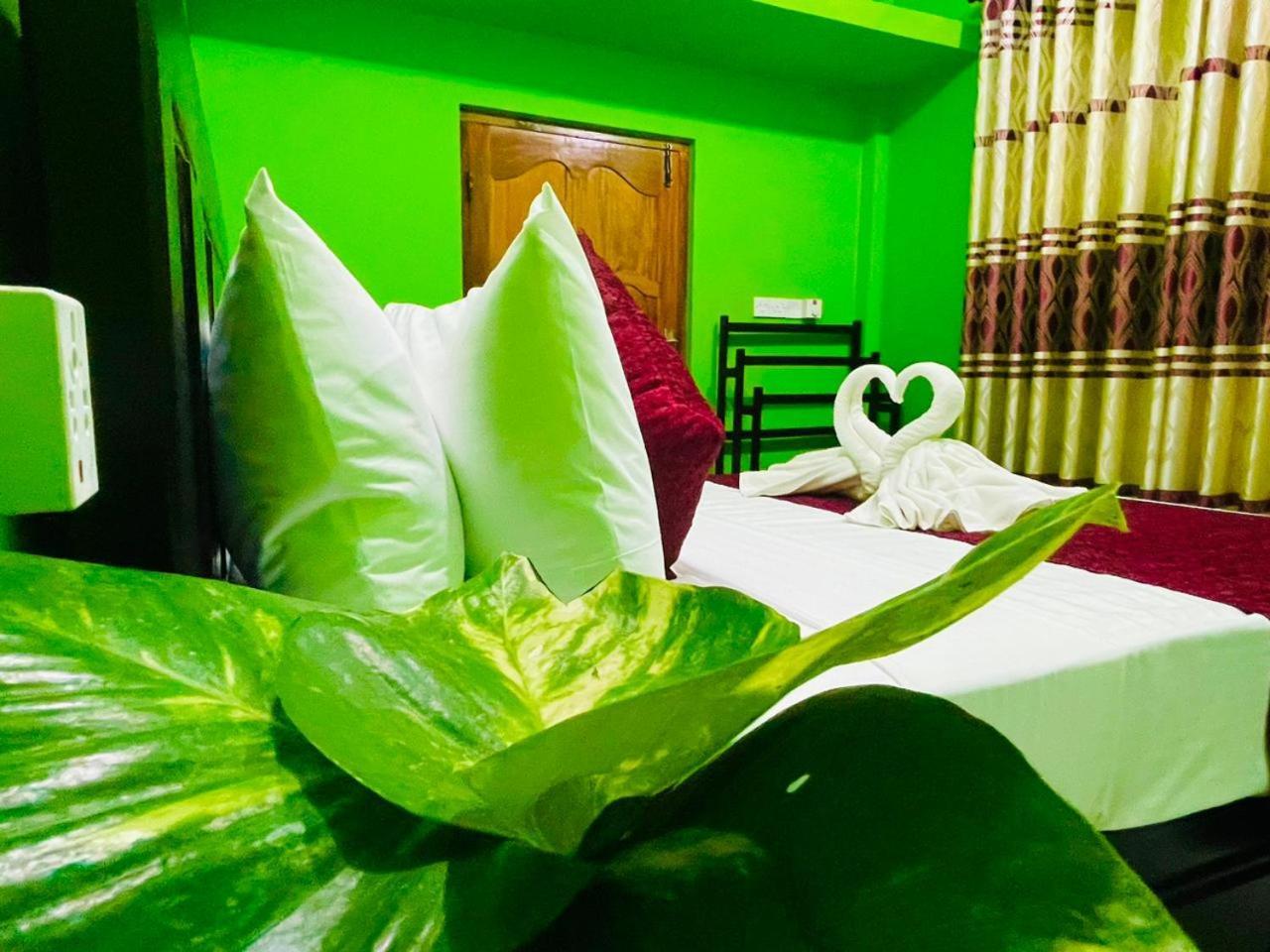 Hema Holiday Villa Тринкомале Екстериор снимка