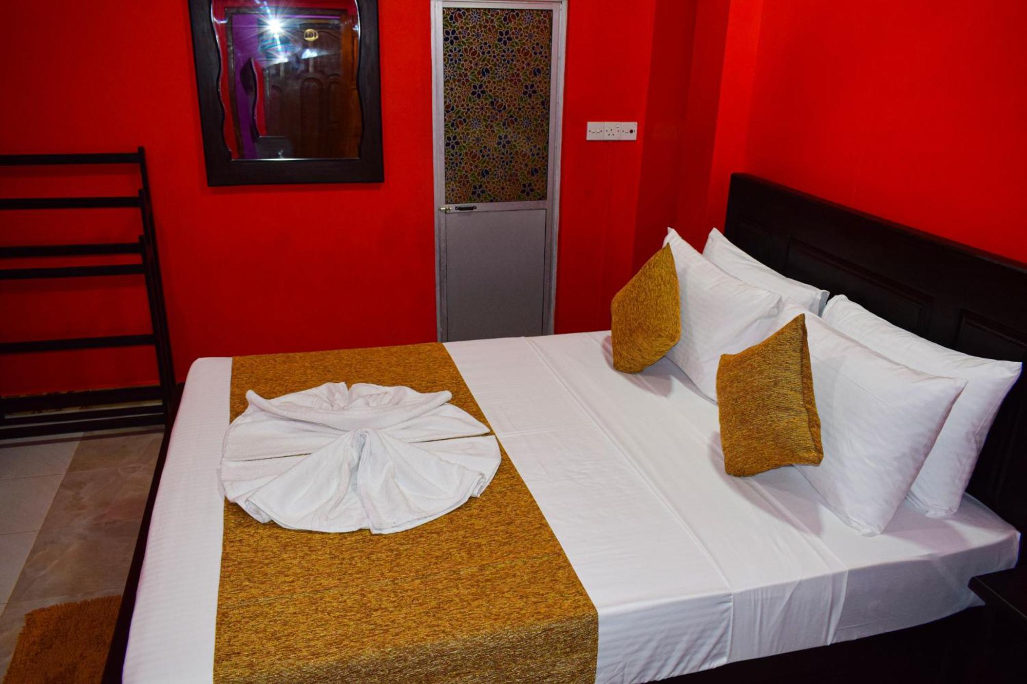 Hema Holiday Villa Тринкомале Екстериор снимка